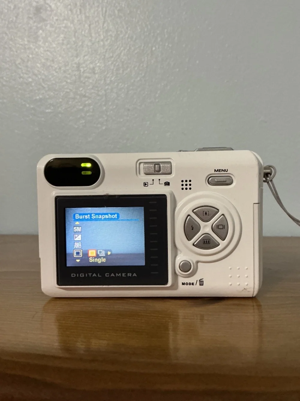 Y2K VuPoint Solutions 5.0 Megapixels White Digital Camera